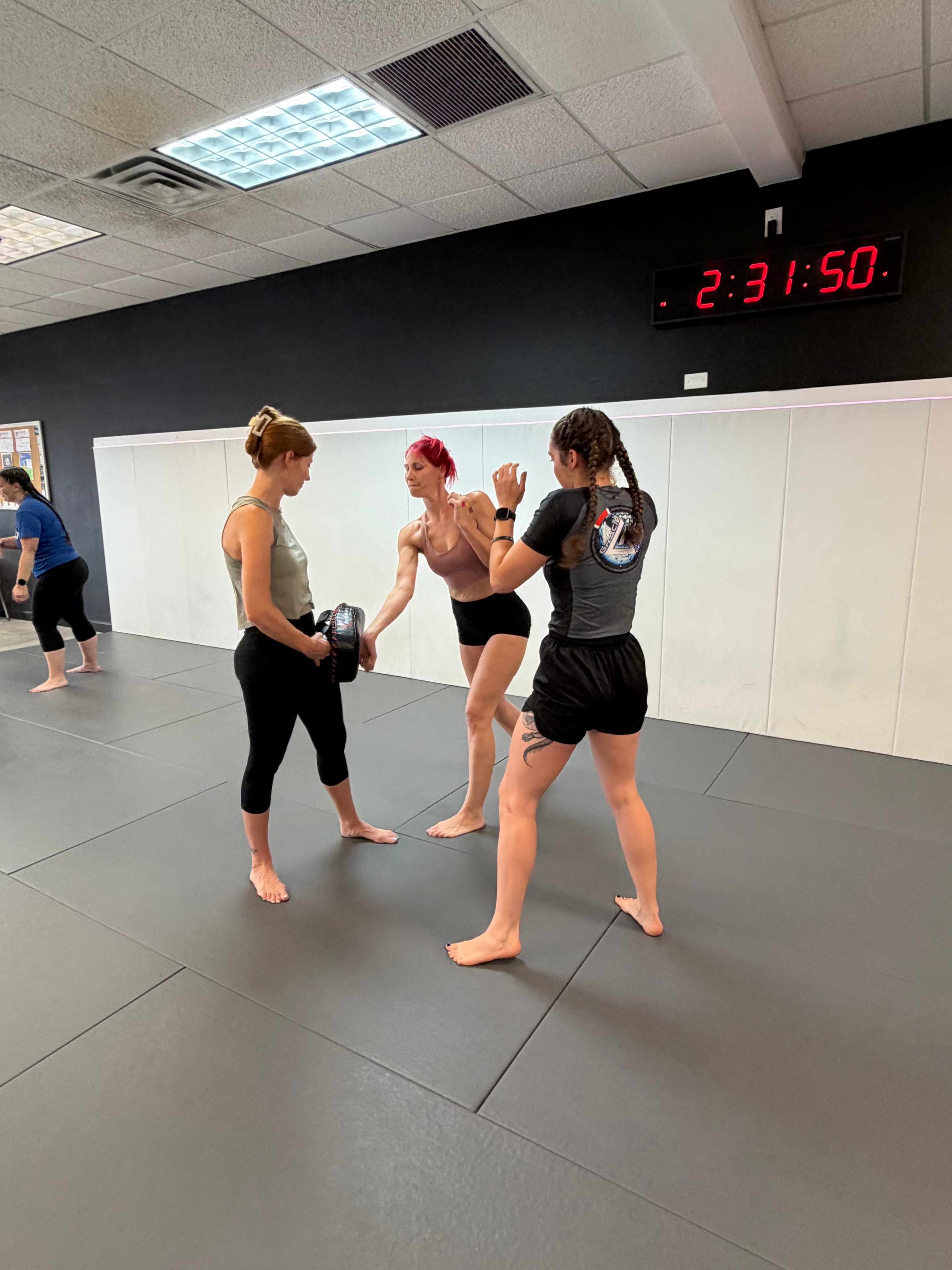 Kickboxing class at Gracie Hernando